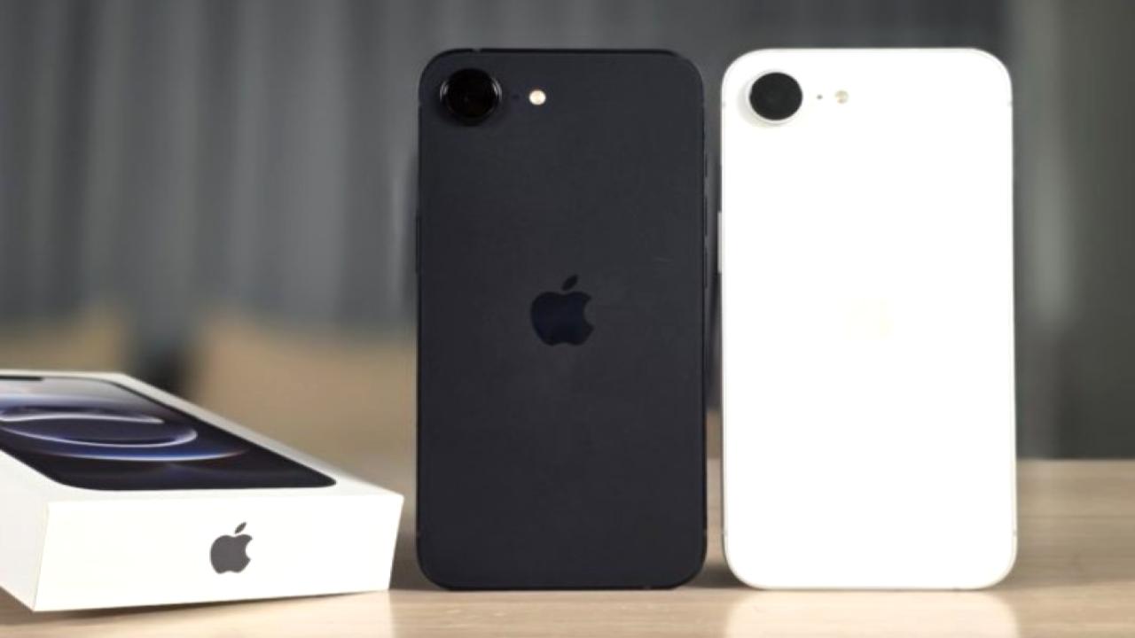 iPhone 17e Reveal: आईफोन प्रेमियों की बल्ले-बल्ले! सबसे सस्ते iPhone 17e में मिलेंगे 4 फ्लैगशिप फीचर्स; जानें कब होगा लॉन्च और कितनी है कीमत।